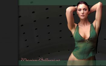 monica-bellucci-wallpaper-06.jpg